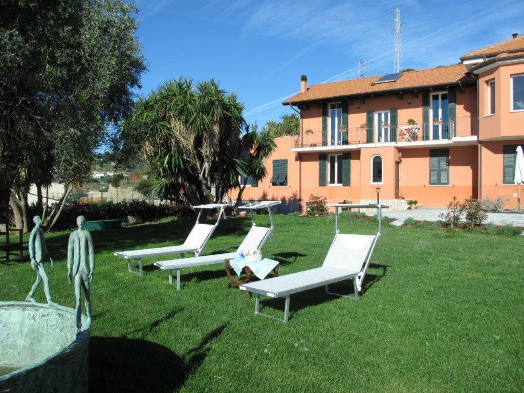 Agriturismo La Tuffatrice Imperia Exterior foto